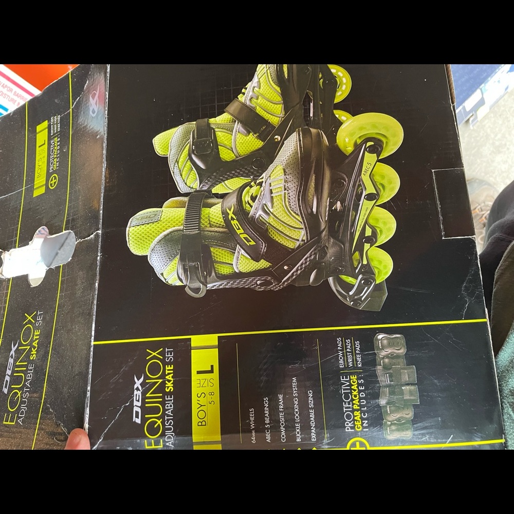 Kids rollerblade set.